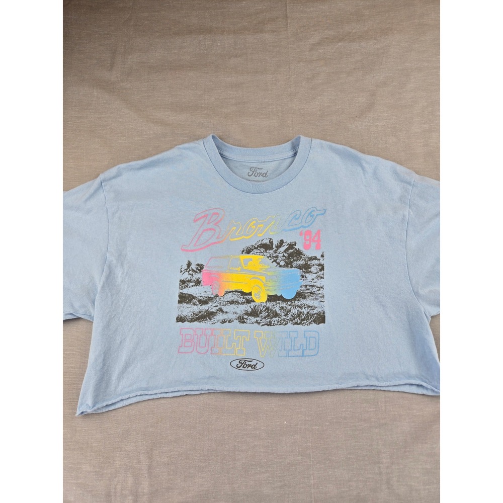 Ford Bronco 94 Built Wild Graphic Cropped T-Shirt Light Blue XL Raw Hem Tee
